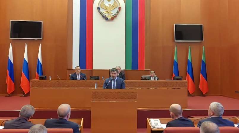 Гаджи Султанов выступил с докладом на публичных слушаниях Народного Собрания Республики Дагестан