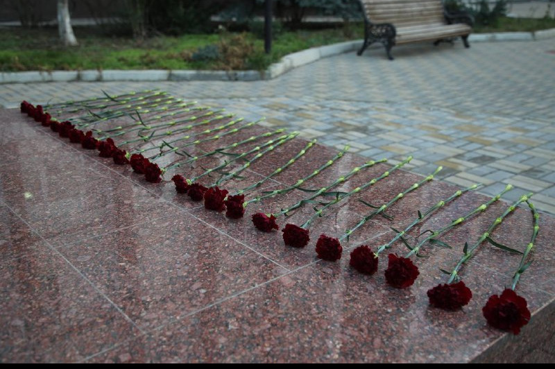 Сотрудники Минэкономразвития Дагестана почтили память Героя России Магомеда Нурбагандова