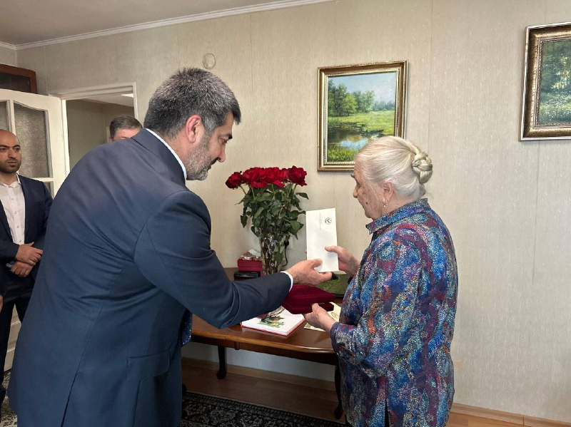 Гаджи Султанов навестил блокадницу Ленинграда Галину Гаджиеву