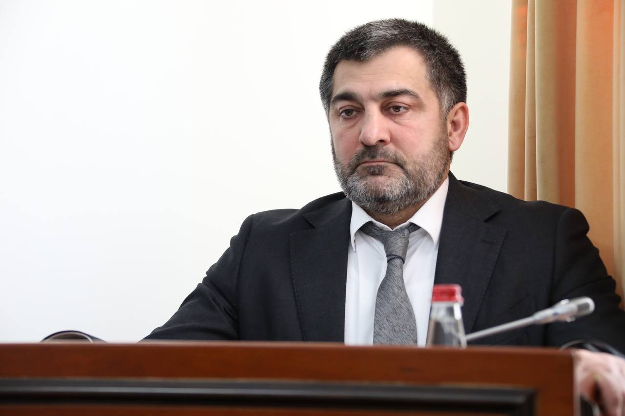 Гаджи Султанов доложил о реализации основных положений Послания Главы РД Народному Собранию