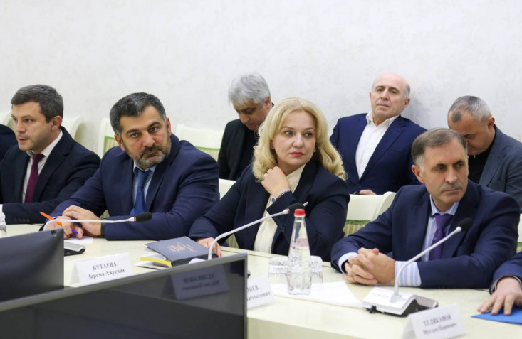 Гаджи Султанов принял участие в итоговом заседании оргкомитета по празднованию 100-летия Расула Гамзатова