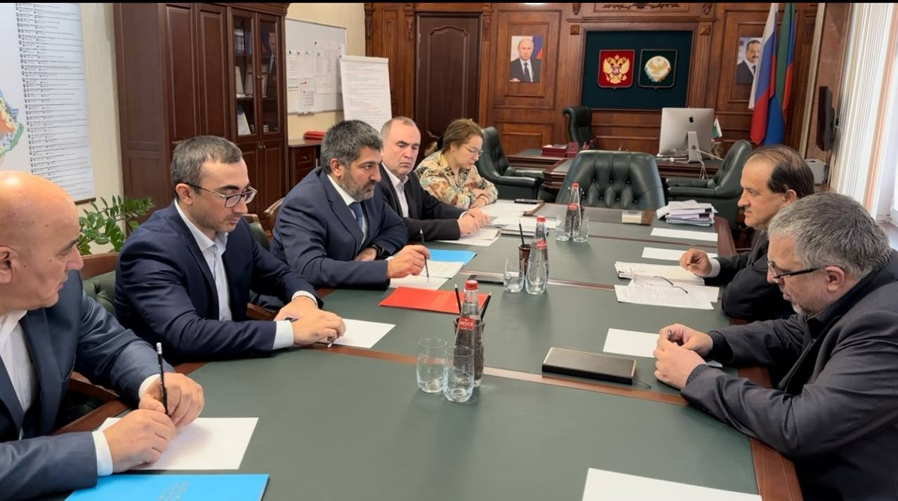 Гаджи Султанов провёл встречу с руководителем УФАС по РД Каиром Бабаевым
