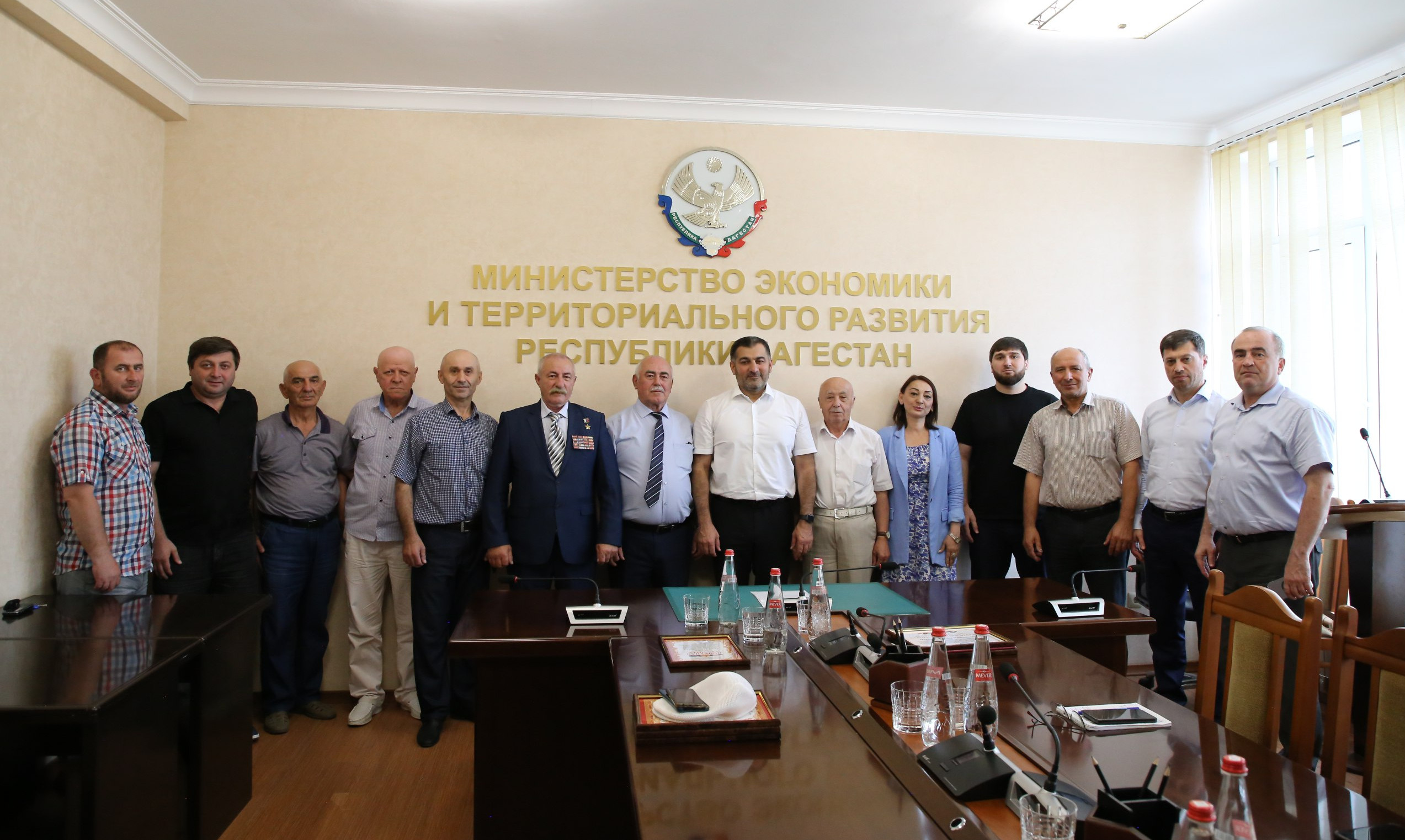 Гаджи Султанов встретился с участниками патриотического автопробега «Малая Родина наших героев»