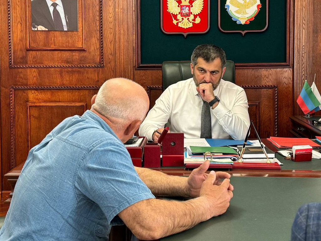 На приеме у Гаджи Султанова побывал предприниматель из Гунибского района