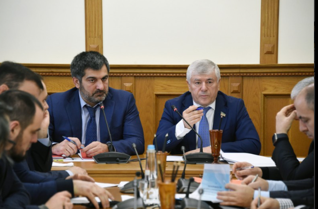 В Народном Собрании РД прошло совещание по взаимодействию с Минэкономразвития РД