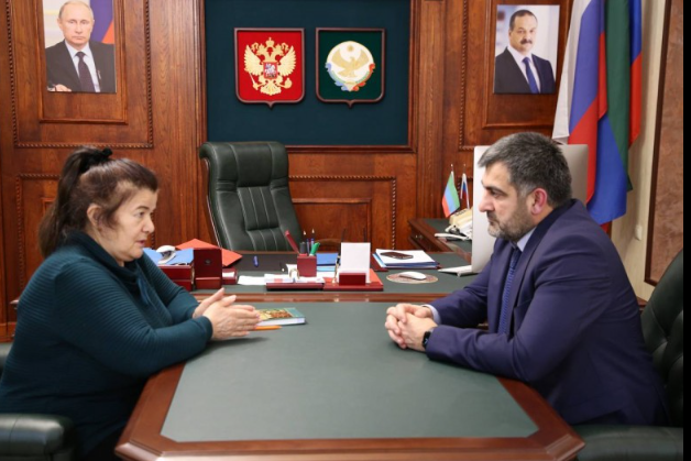 Гаджи Султанов назначил своим общественным помощником председателя ДРО Всероссийского общества глухонемых Хадижат Сулейманову