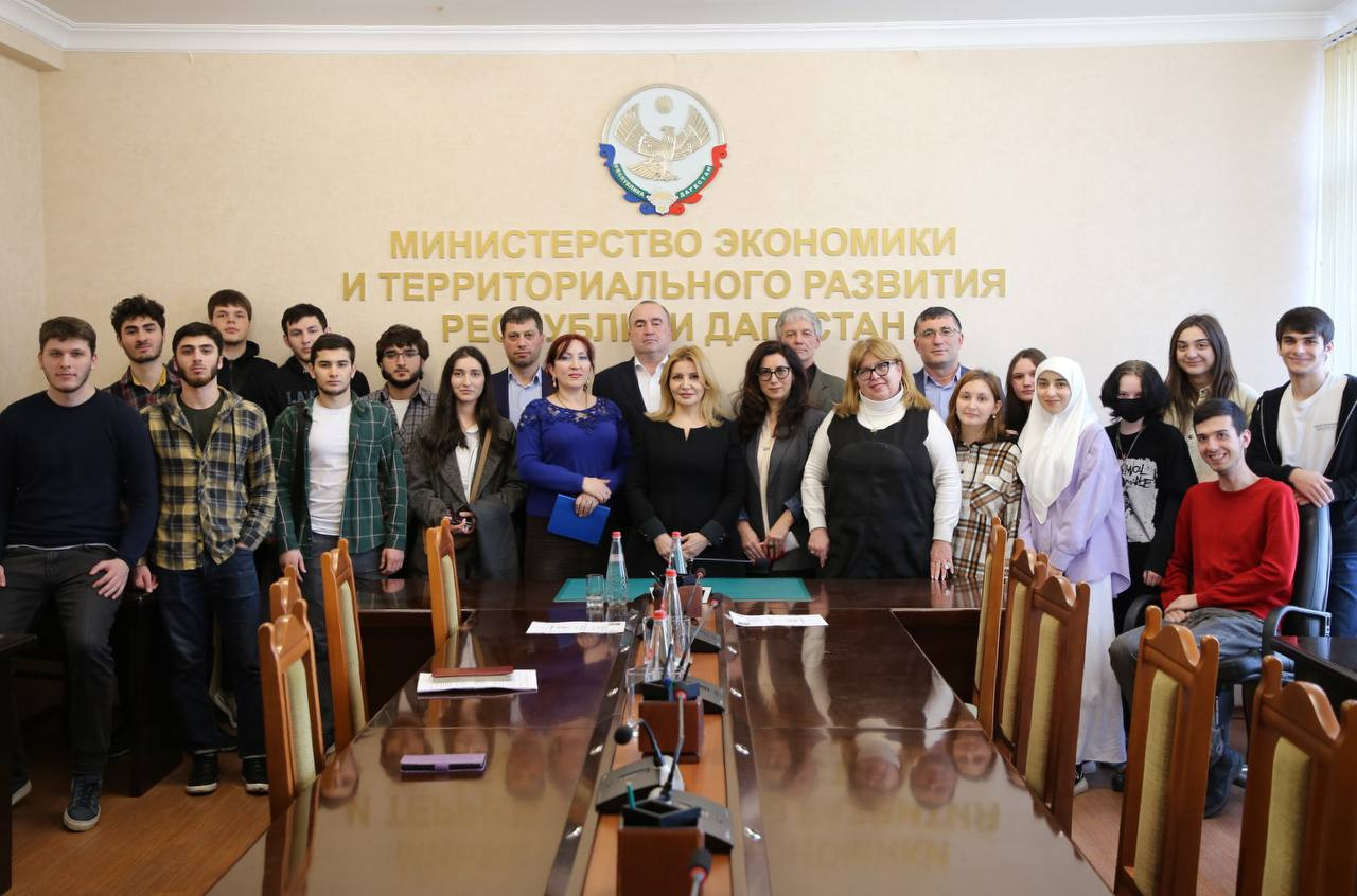 В Минэкономразвития РД прошел круглый стол с преподавателями и студентами ДГТУ