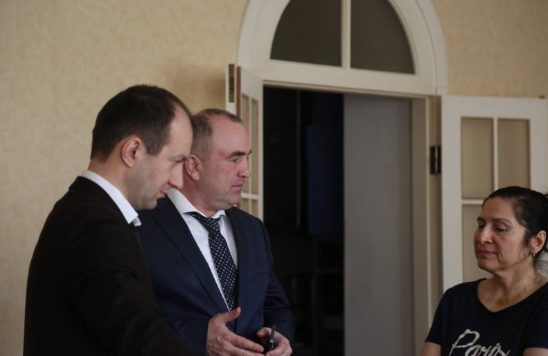 Представители Минэкономразвития РД навестили семьи мобилизованных сотрудников МФЦ РД