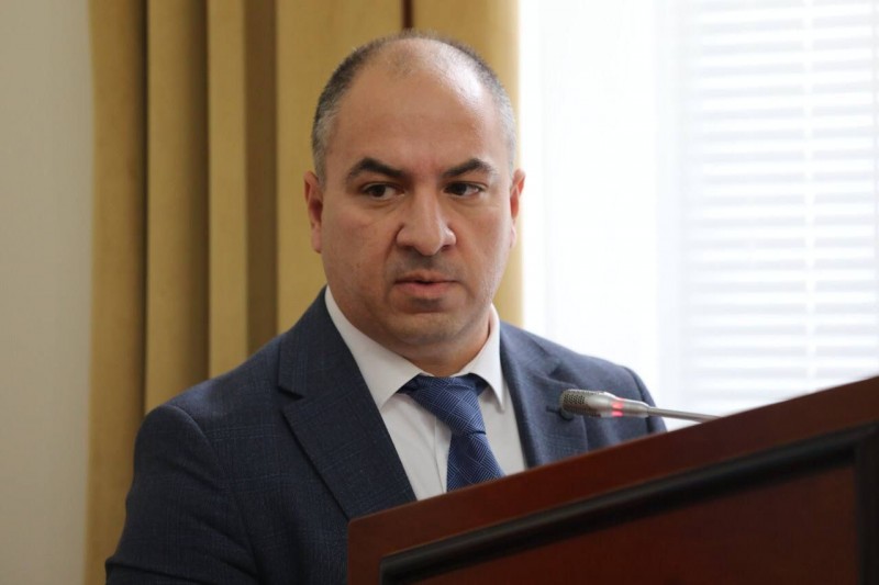 Адильхан Ахмедов выступил на оперштабе с докладом о мерах поддержки системообразующих организаций