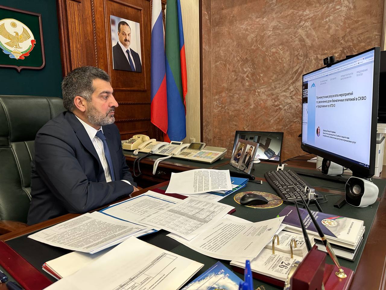 Глава Минэкономразвития Дагестана Гаджи Султанов принял участие в видеоконференции межведомственной рабочей группы по увеличению безналичного оборота в СКФО