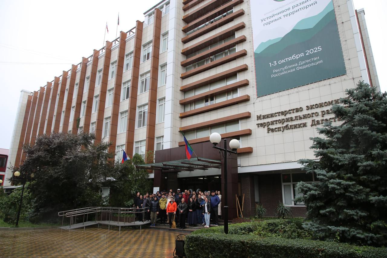 Сотрудники Минэкономразвития Дагестана приняли участие во Всероссийском экологическом субботнике «Зелёная Россия»