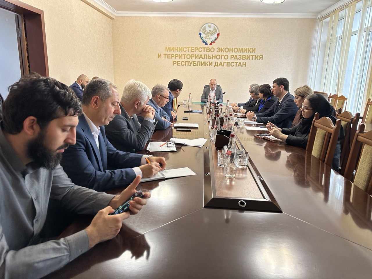 В Минэкономразвития РД обсудили меры по увеличению доли безналичных платежей