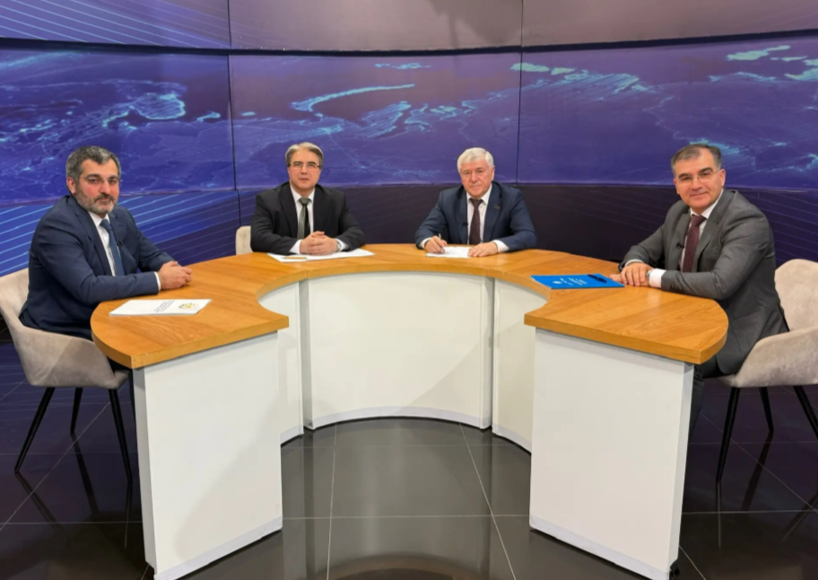 На телеканале РГВК «Дагестан» вышел новый выпуск программы «Круглый стол с Магомедом Махатиловым», посвящённый развитию безналичного оборота в Республике Дагестан