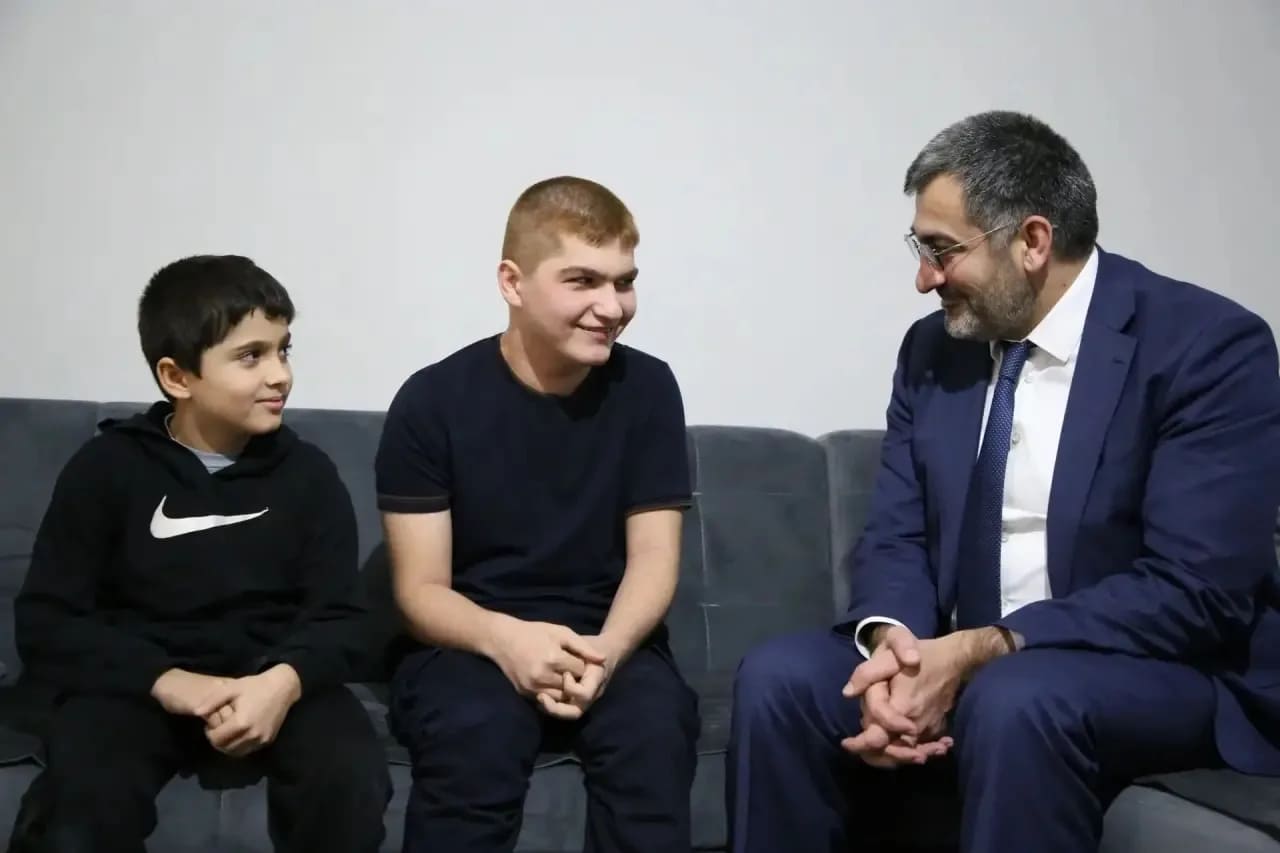 Гаджи Султанов исполнил новогодние мечты детей в рамках благотворительной акции «Ёлка желаний»