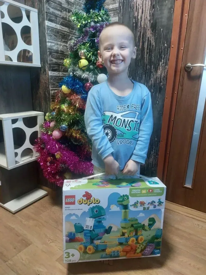 Замминистра экономики Дагестана исполнил новогоднюю мечту мальчика из Запорожской области