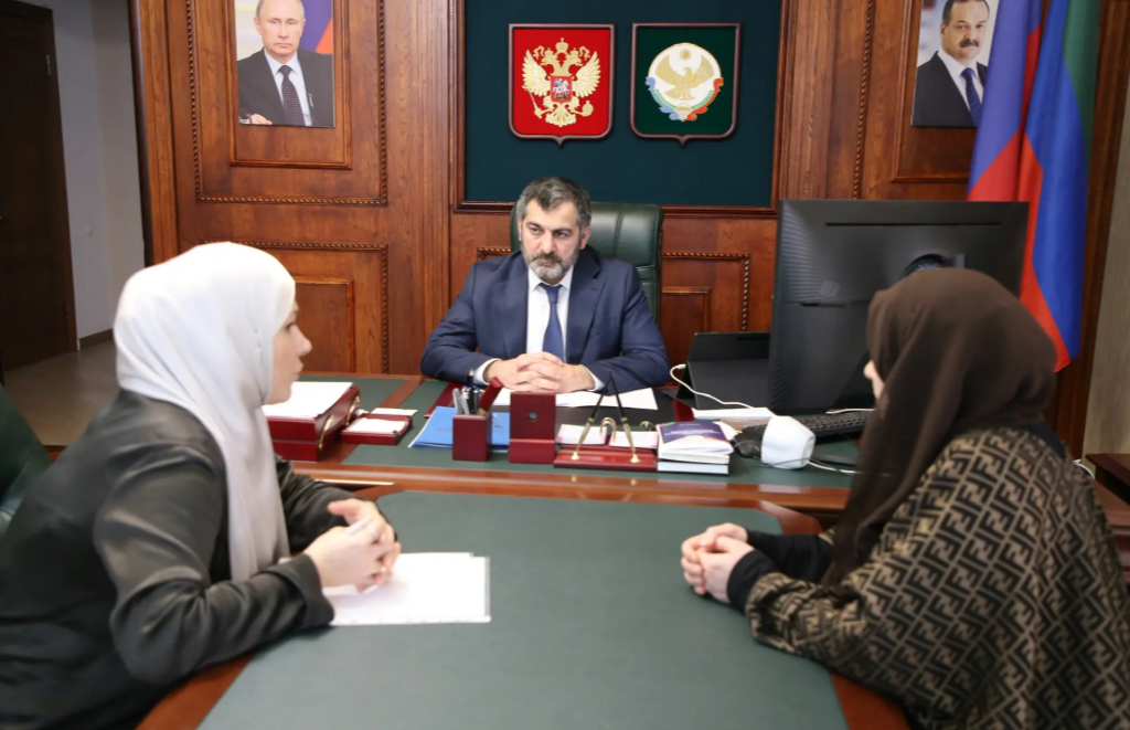 Гаджи Султанов провел личный прием граждан