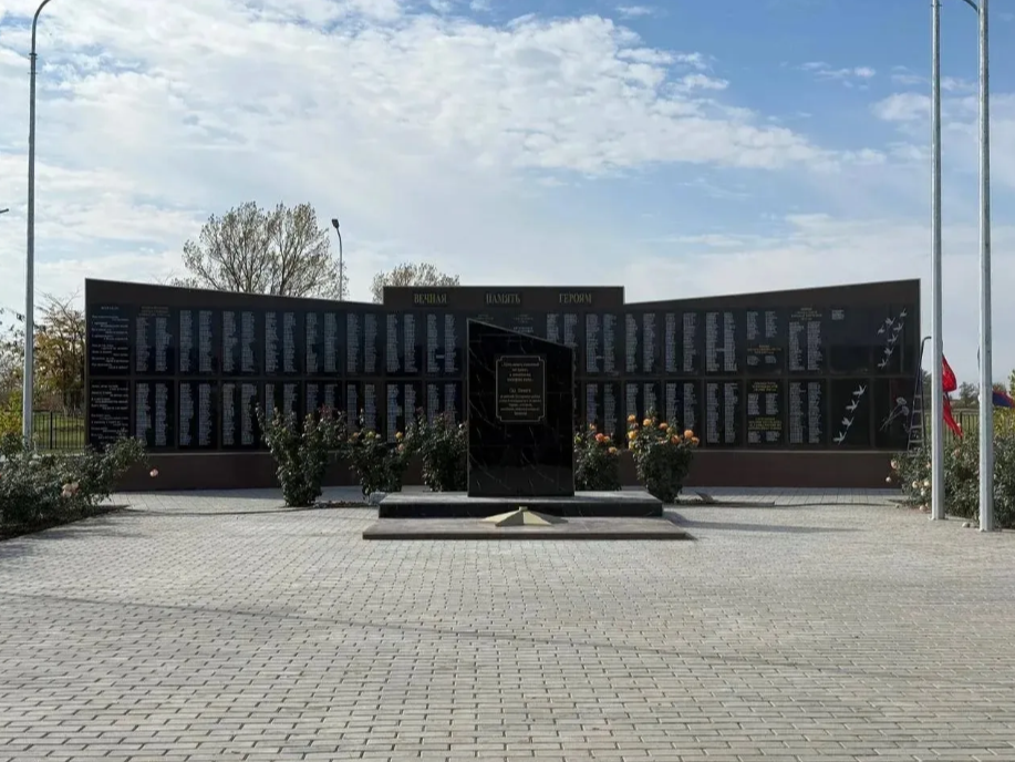 В Кизлярском районе в рамках проекта «Местные инициативы» создан мемориальный комплекс в честь участников СВО