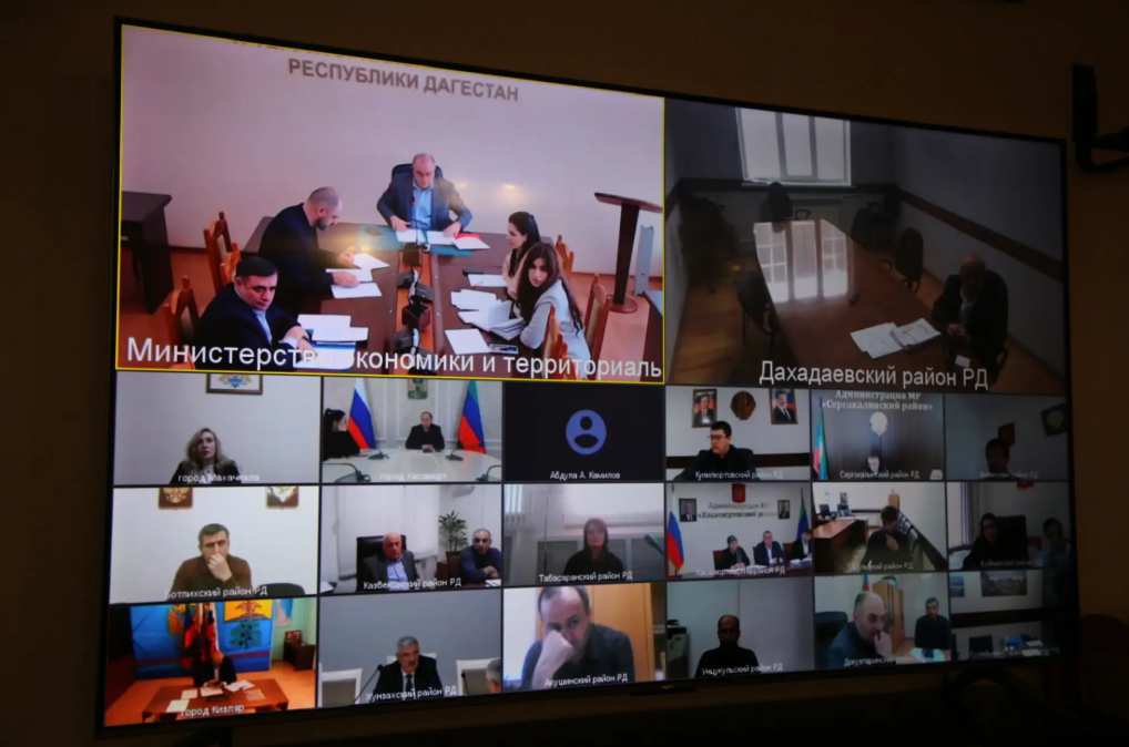 Камиль Изиев провёл совещание в формате видеоконференцсвязи с представителями муниципальных образований республики
