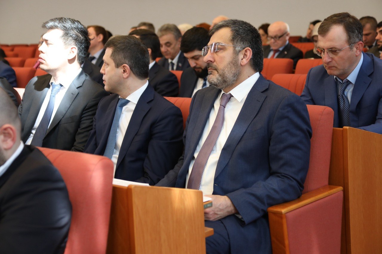 Гаджи Султанов прокомментировал Отчет о результатах деятельности Правительства РД