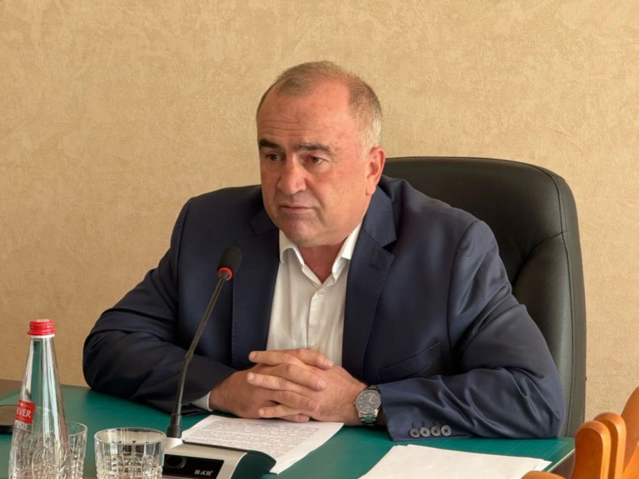 В Дагестане обсудили развитие безналичных платежей в образовательных учреждениях
