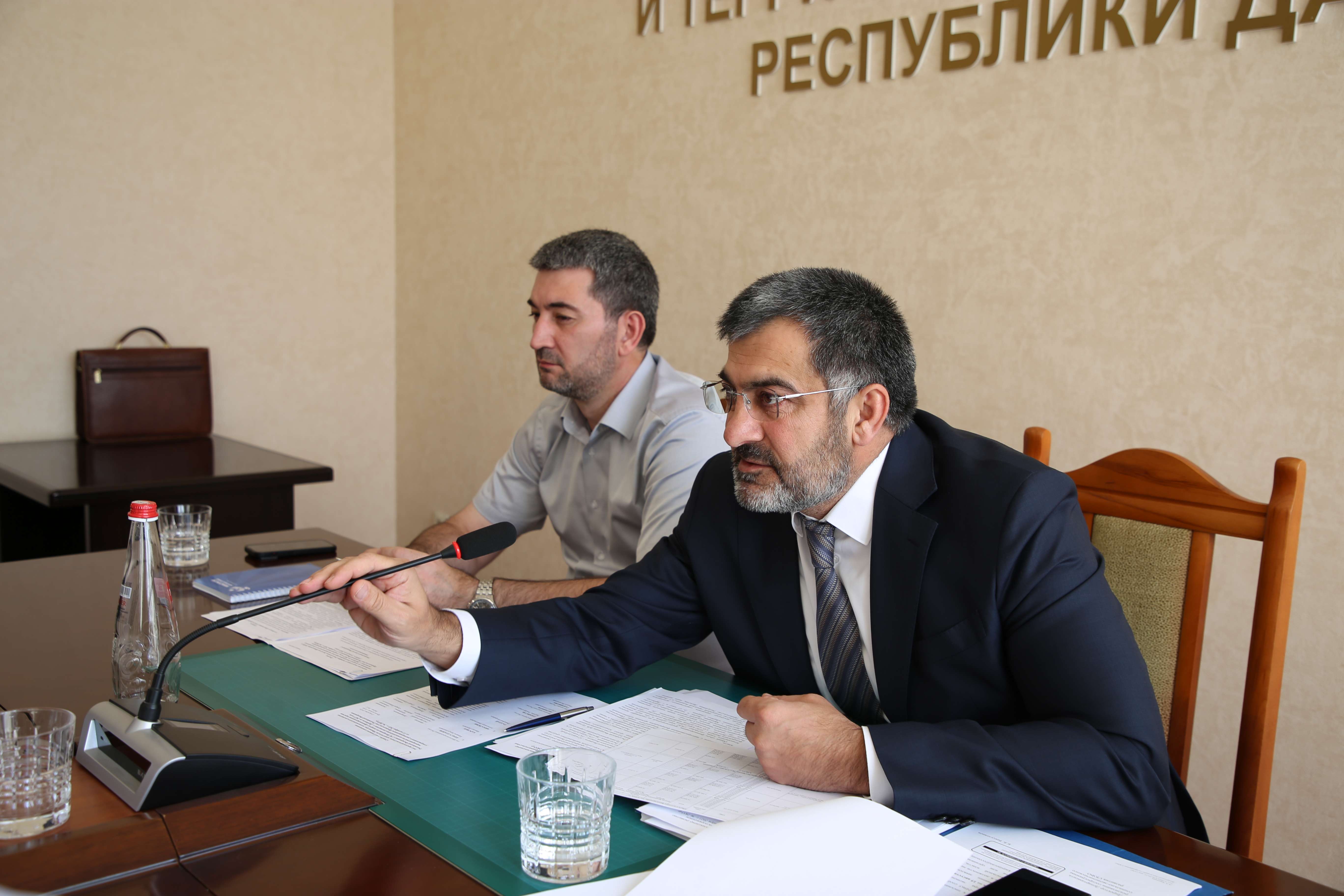 Глава Минэкономразвития РД Гаджи Султанов принял участие в обсуждении комплексного развития Дербента