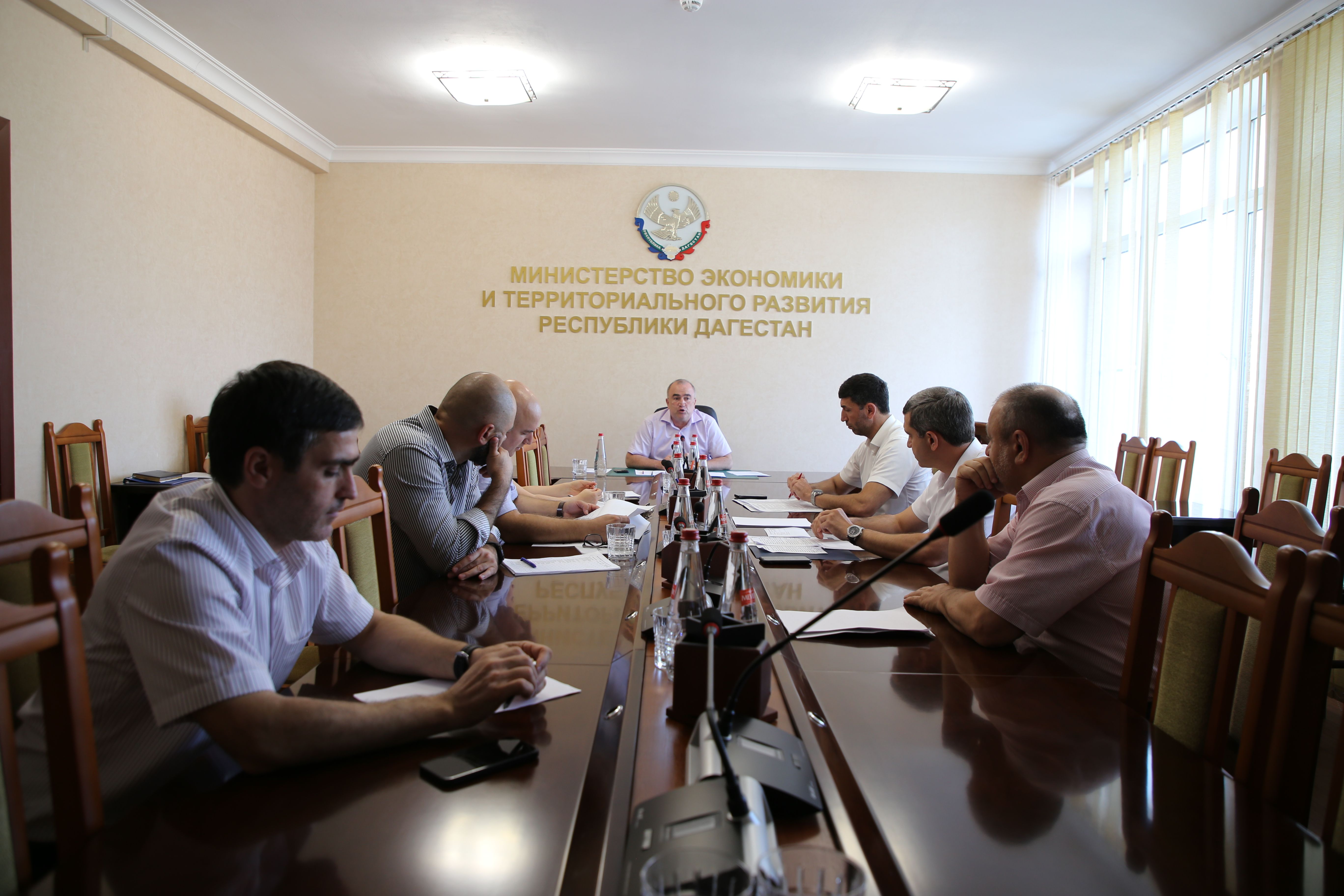 В Минэкономразвития Дагестана обсудили меры по увеличению безналичного оборота денежных средств в Дагестане