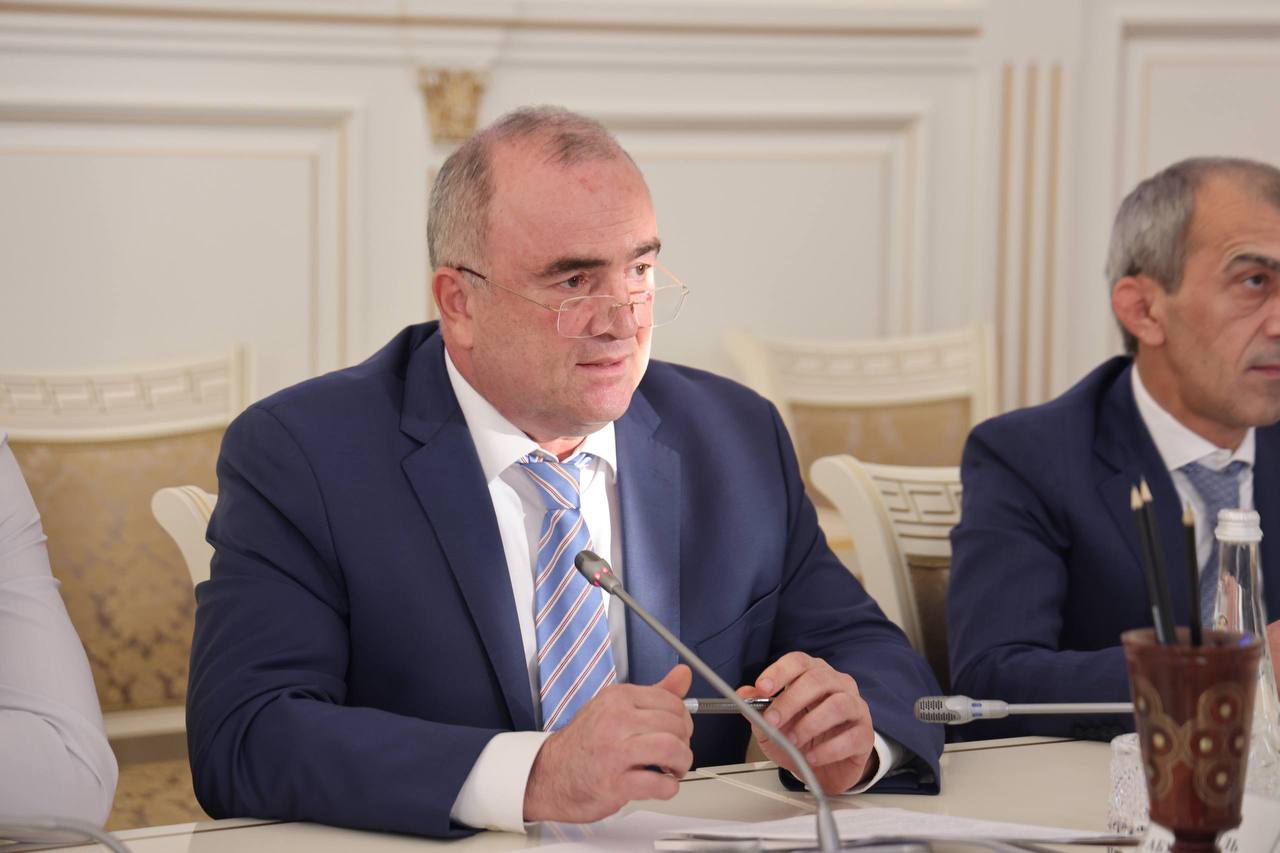 Камиль Изиев принял участие в заседании комиссии по увеличению доходов консолидированного бюджета Республики Дагестан