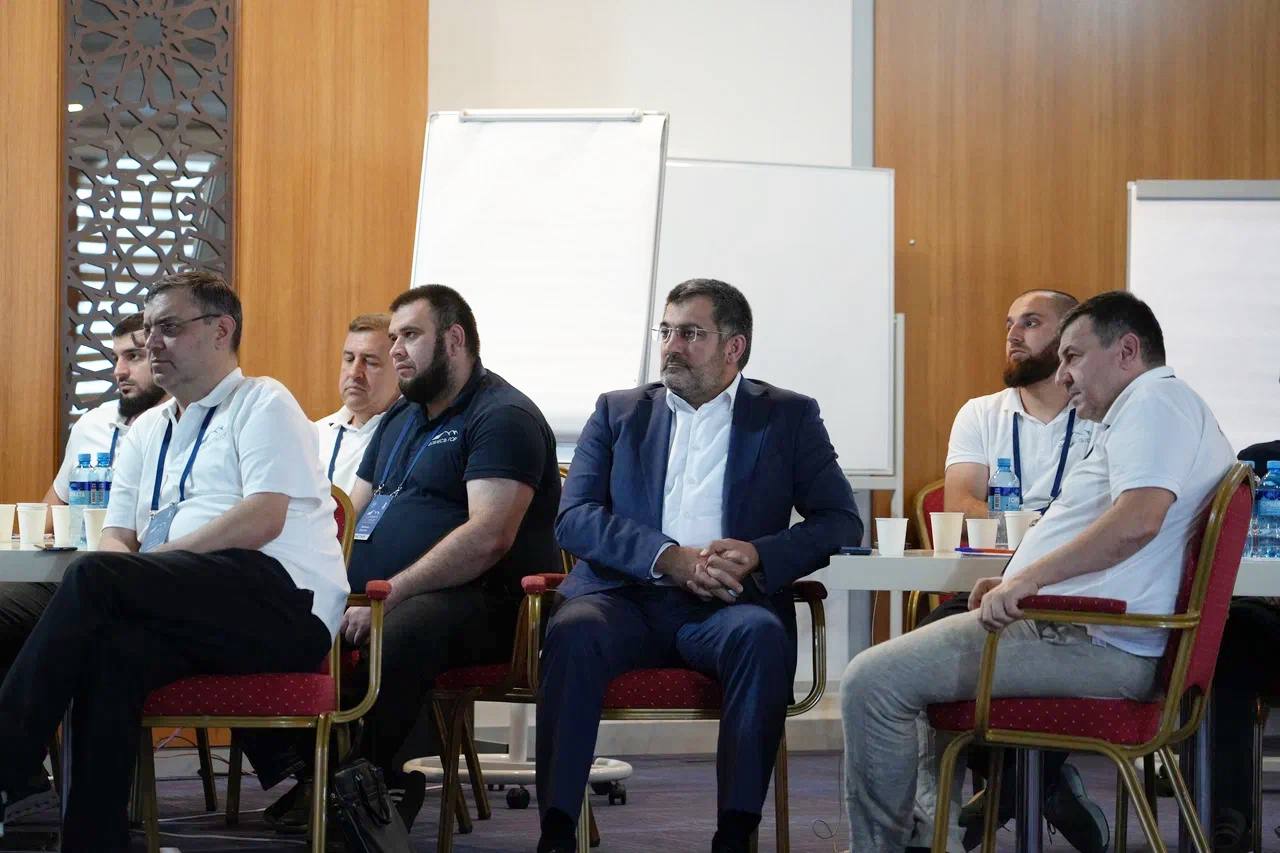 Гаджи Султанов выступил перед участниками республиканской программы «Доблесть гор»
