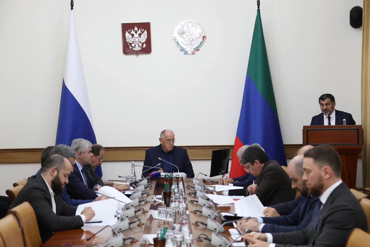 Гаджи Султанов на совещании у Председателя Правительства РД доложил о выполнении всех контрольных точек «прорывных» проектов по итогам полугодия
