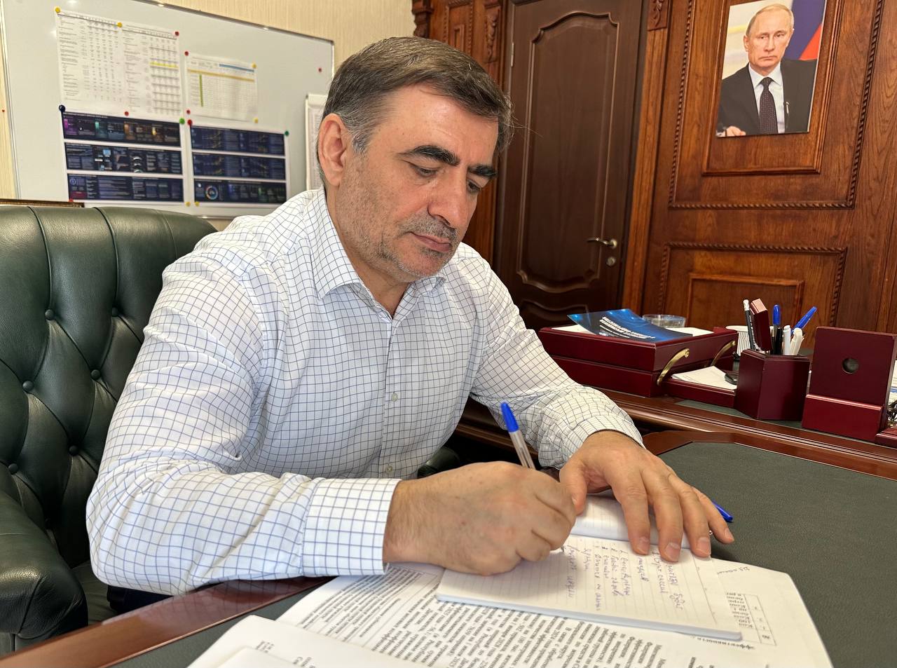 Глава Минэкономразвития Дагестана Гаджи Султанов принял участие в видеоконференции межведомственной рабочей группы по увеличению безналичного оборота в СКФО