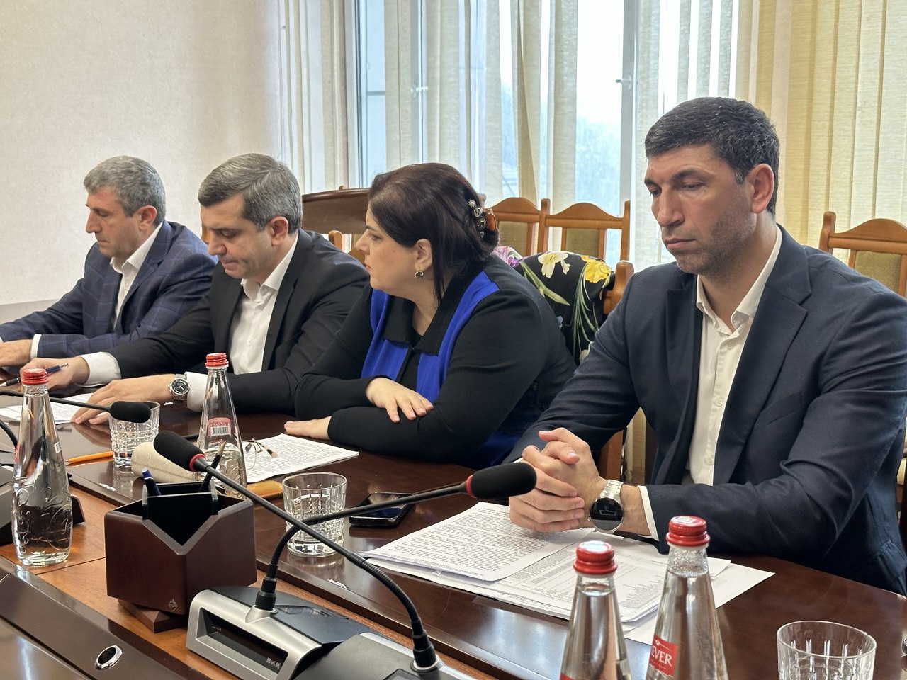 В Минэкономразвития РД обсудили меры по увеличению доли безналичных платежей