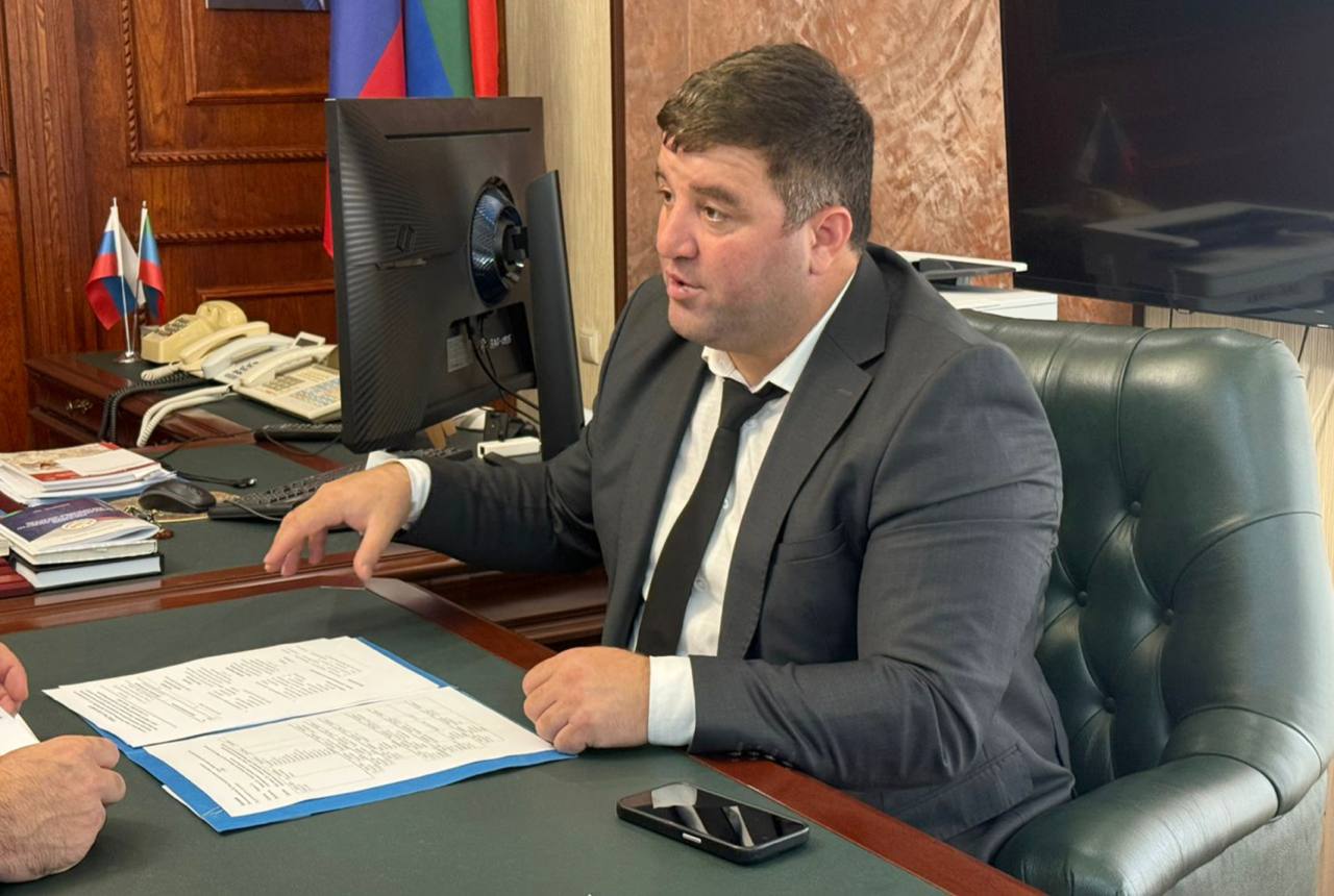 Гаджи Султанов провел встречу с главой муниципального образования «Бежтинский участок» Шамилем Арадаховым