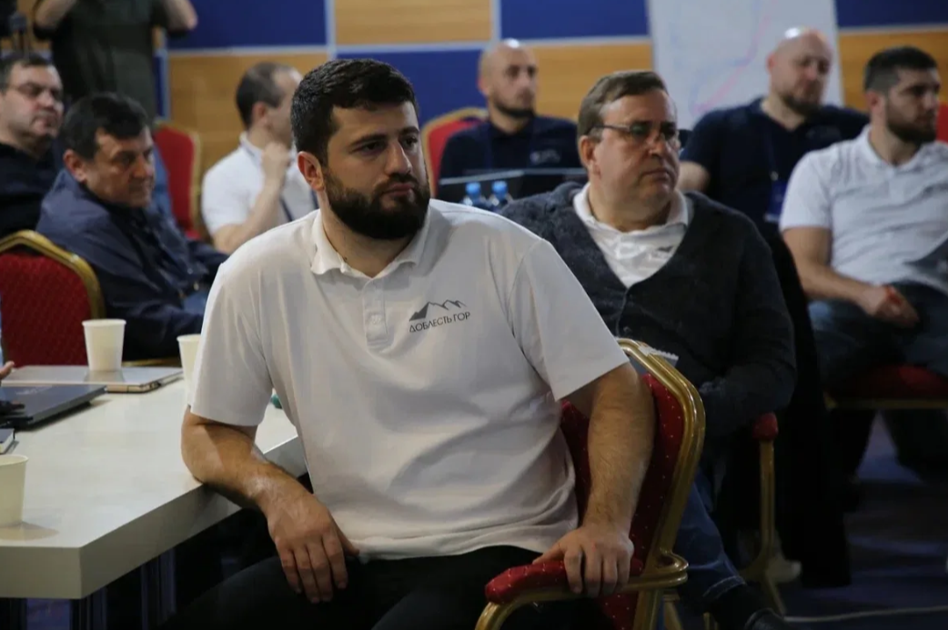 Гаджи Султанов выступил перед будущими управленцами из числа ветеранов СВО в рамках программы «Доблесть гор»