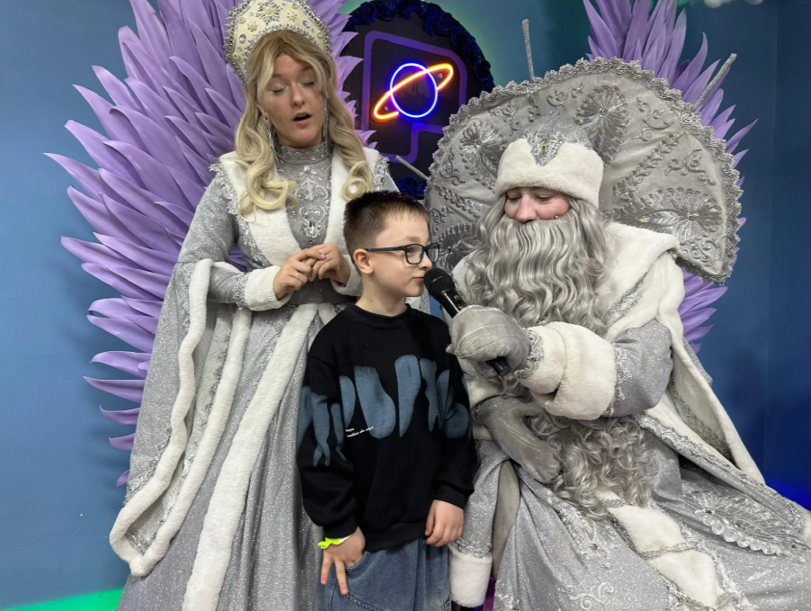 Минэкономразвития Дагестана устроило новогодний утренник для детей сотрудников и участников СВО