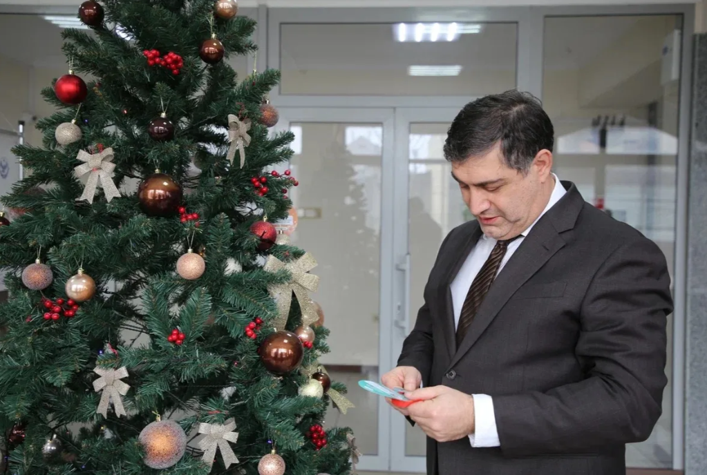 Коллектив Минэкономразвития Дагестана исполнит мечты детей в рамках акции «Ёлка желаний»