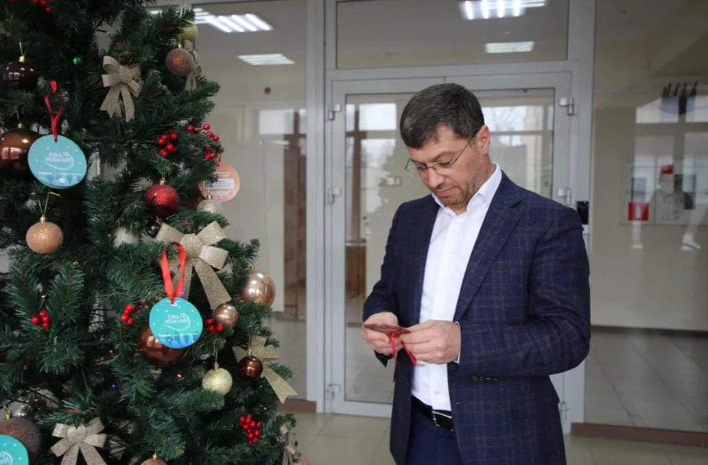 Коллектив Минэкономразвития Дагестана исполнит мечты детей в рамках акции «Ёлка желаний»