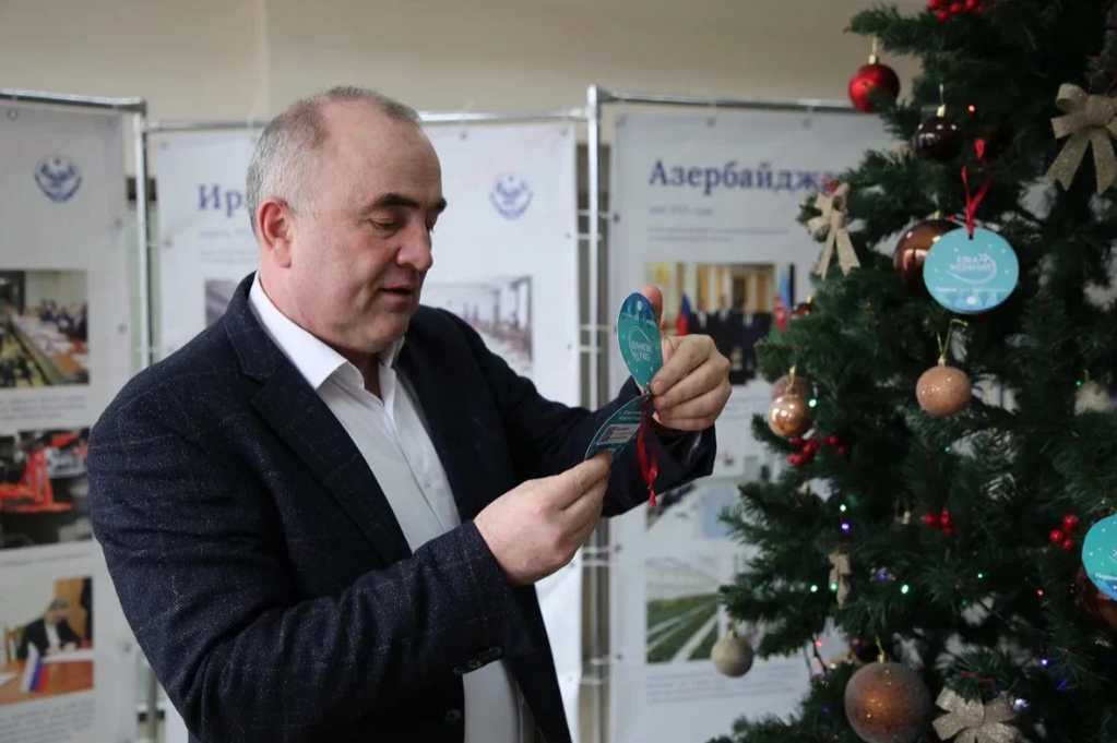 Коллектив Минэкономразвития Дагестана исполнит мечты детей в рамках акции «Ёлка желаний»