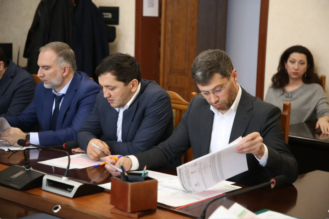 Гаджи Султанов провел совещание по улучшению инвестиционного климата и развитию экспорта в Дагестане