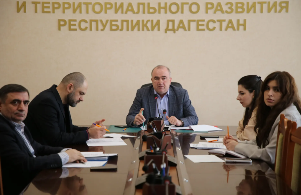 Камиль Изиев провёл совещание в формате видеоконференцсвязи с представителями муниципальных образований республики