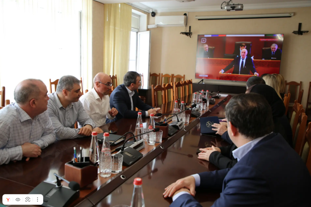 Председатель Правительства Дагестана представляет отчет о деятельности кабмина за 2025 год