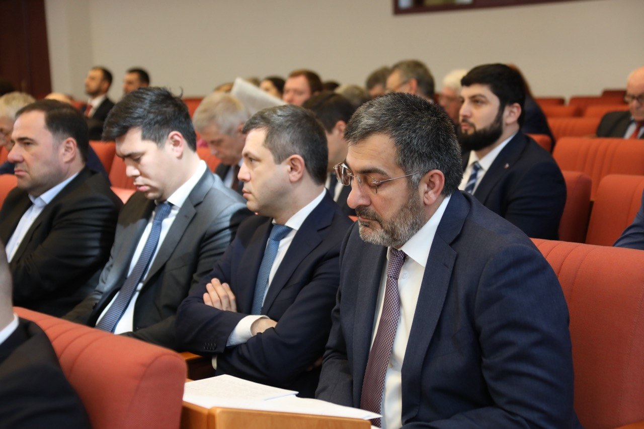 Гаджи Султанов прокомментировал Отчет о результатах деятельности Правительства РД