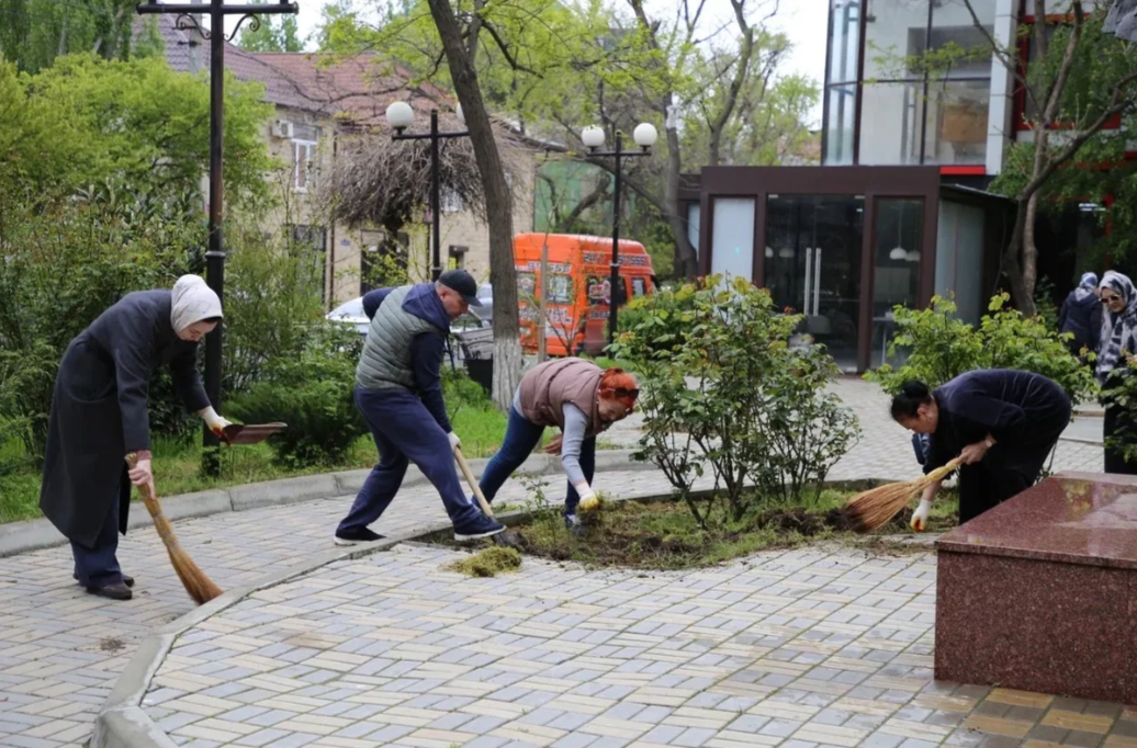 Сотрудники Минэкономразвития Дагестана присоединились к Общероссийскому субботнику