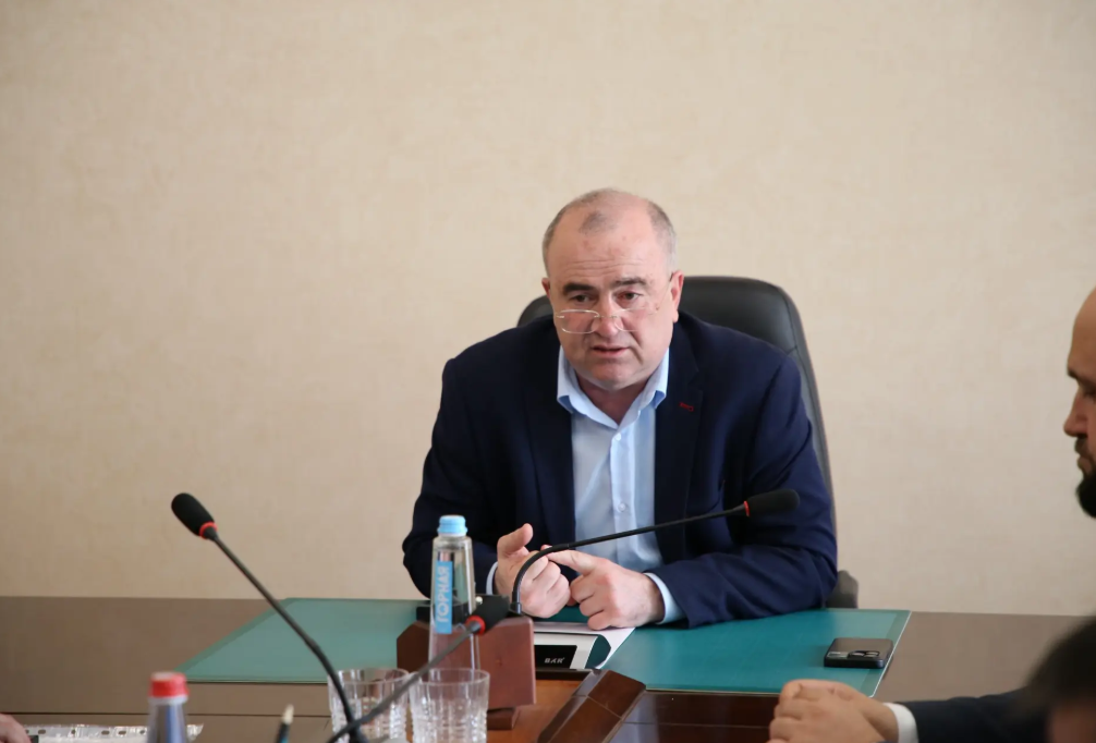 В Минэкономразвития Дагестана обсудили развитие безналичного оборота
