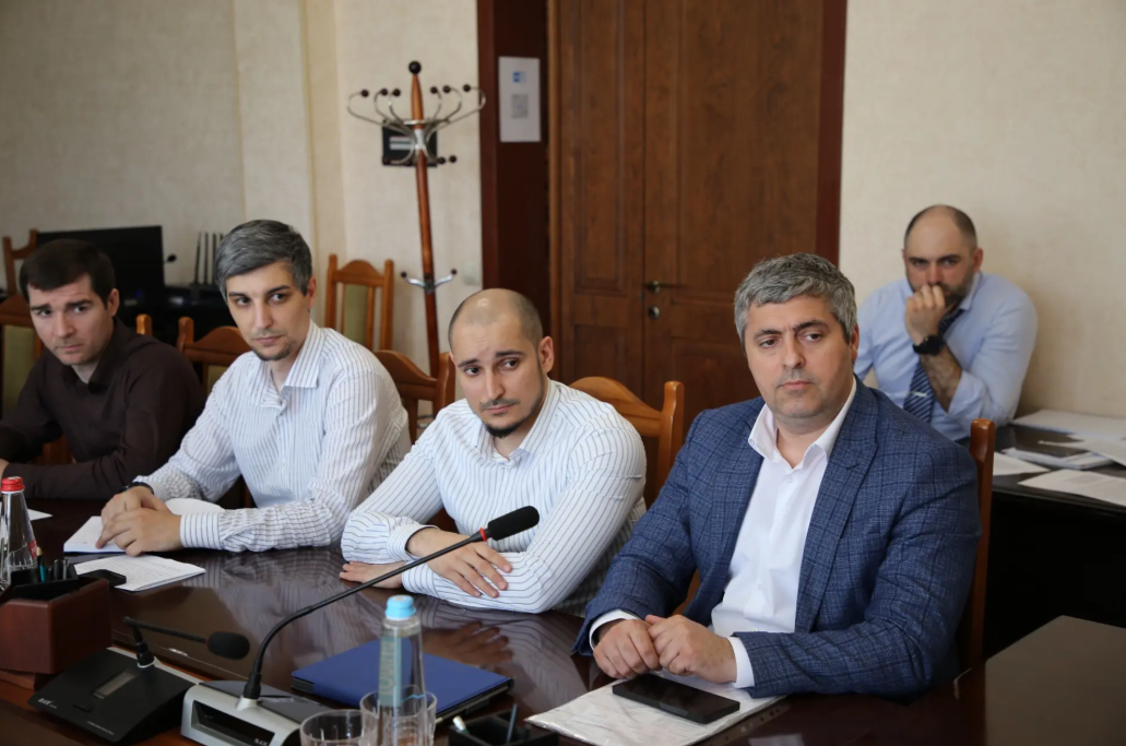 В Минэкономразвития Дагестана обсудили развитие безналичного оборота
