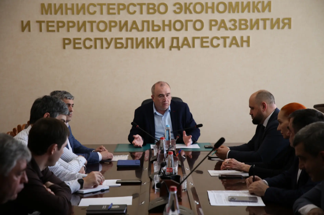 В Минэкономразвития Дагестана обсудили развитие безналичного оборота