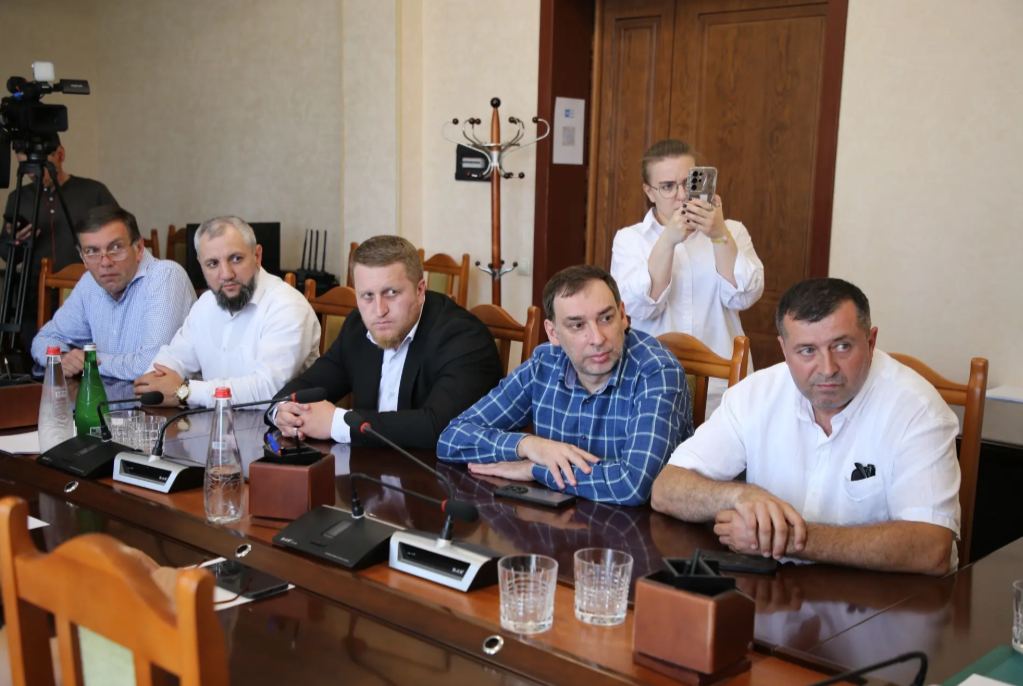 В Минэкономразвития Дагестана состоялась встреча с Героем России Сухрабом Ахмедовым