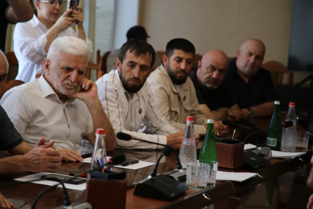 В Минэкономразвития Дагестана состоялась встреча с Героем России Сухрабом Ахмедовым