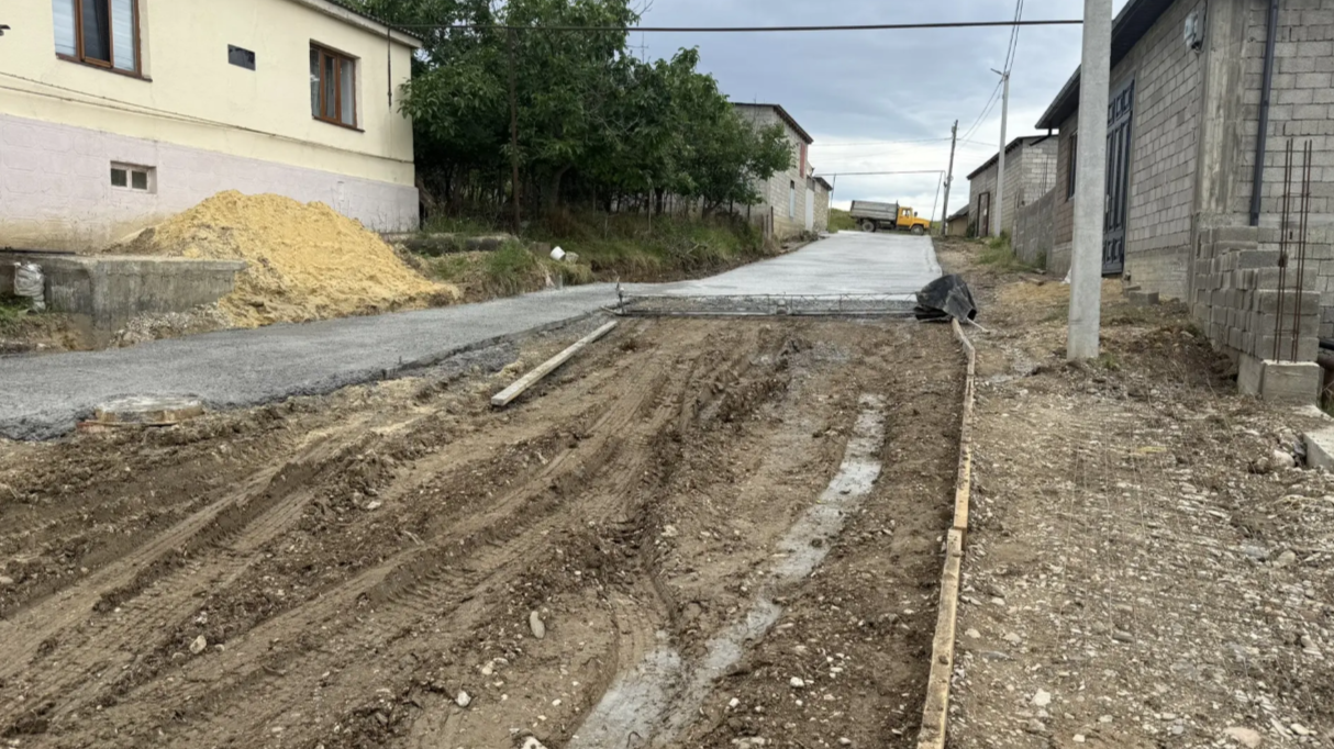 В Буйнакском районе по программе «Местные инициативы» ремонтируют улицы в селе Атланаул