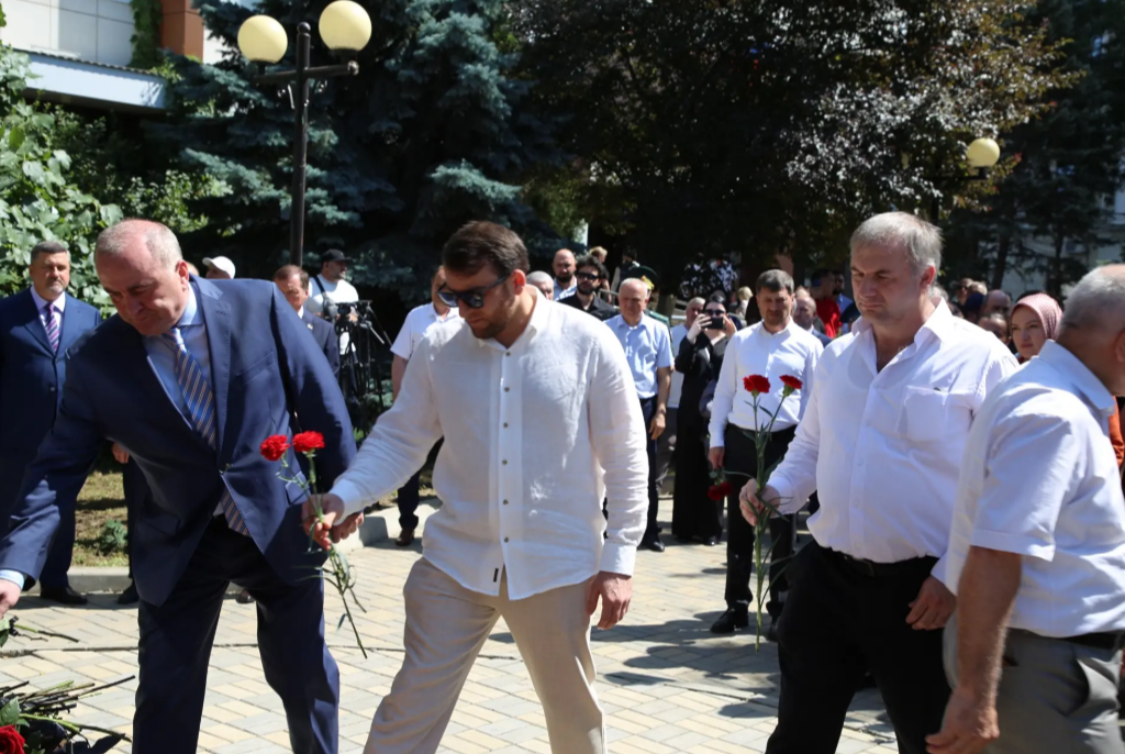 Коллектив Минэкономразвития РД принял участие в торжественном мероприятии памяти Героя России Магомеда Нурбагандова