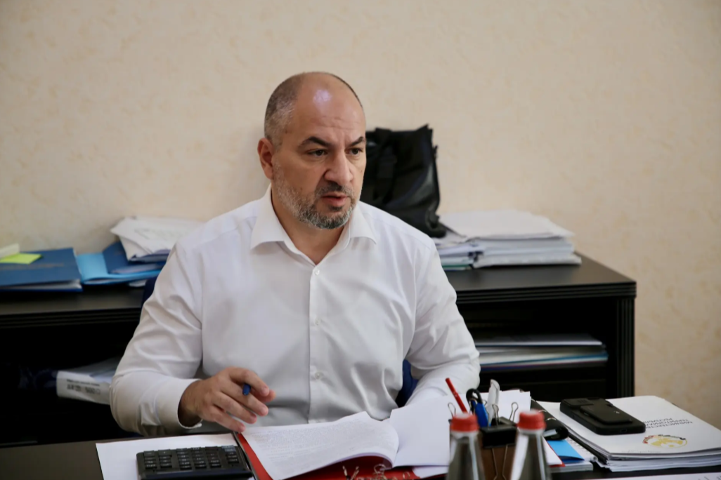 Адильхан Ахмедов провел совещание по реализации госпрограммы развития СКФО